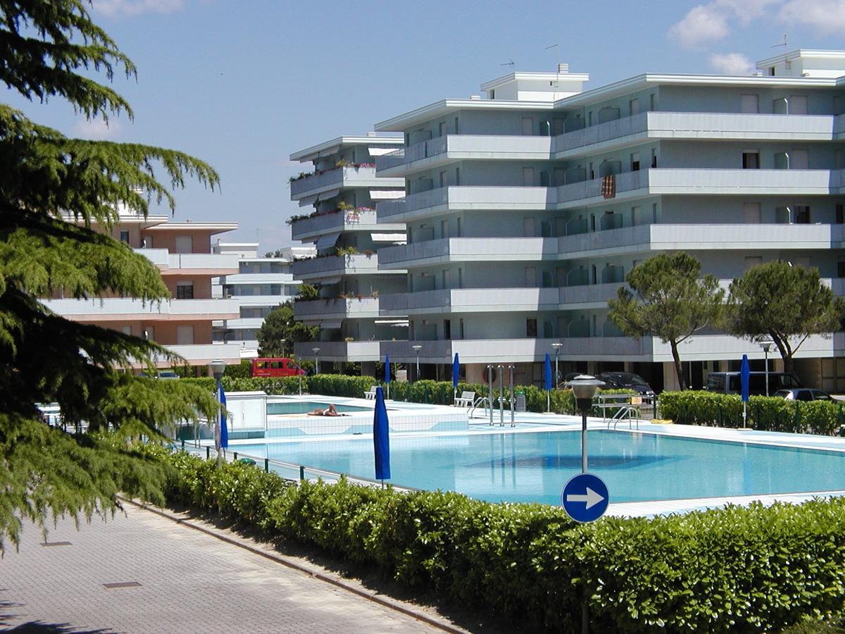 Appartamenti Valbella Con Piscina Bibione Exterior photo